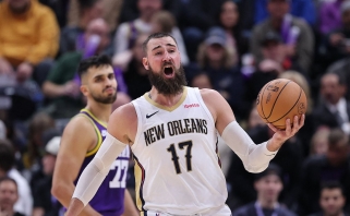 Valančiūnas viršijo vidurkius, bet "Pelicans" pritrūko paskutinio metimo